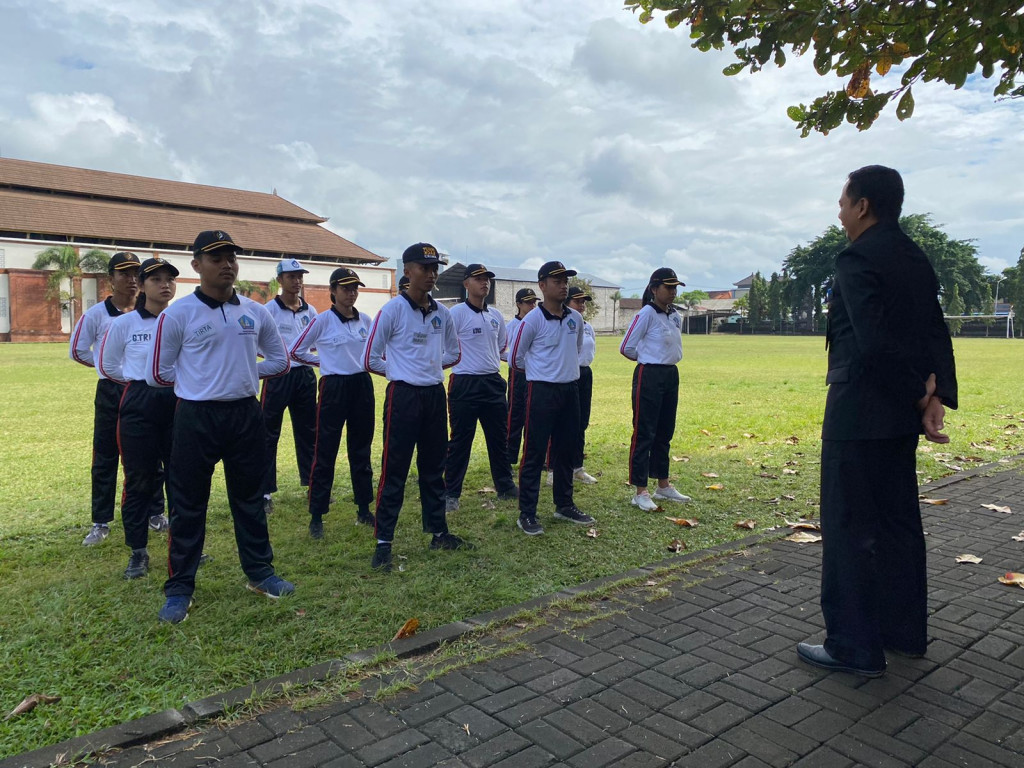 PELAKSANAAN PELATIHAN PASKIBRAKA DALAM PERSIAPAN UPACARA HUT RI KE-77,di KELURAHAN SADING